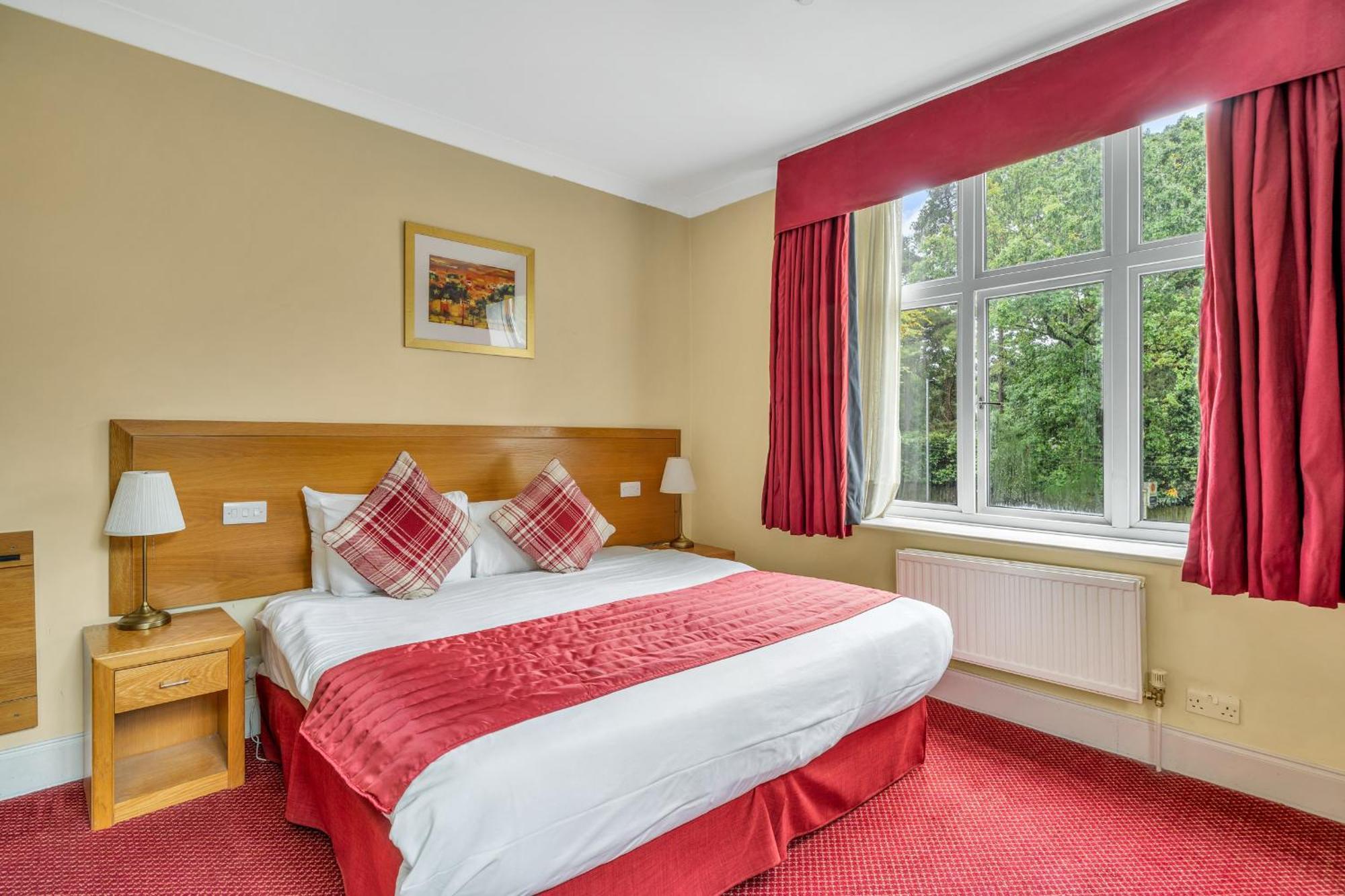 Dial House Hotel Crowthorne Buitenkant foto