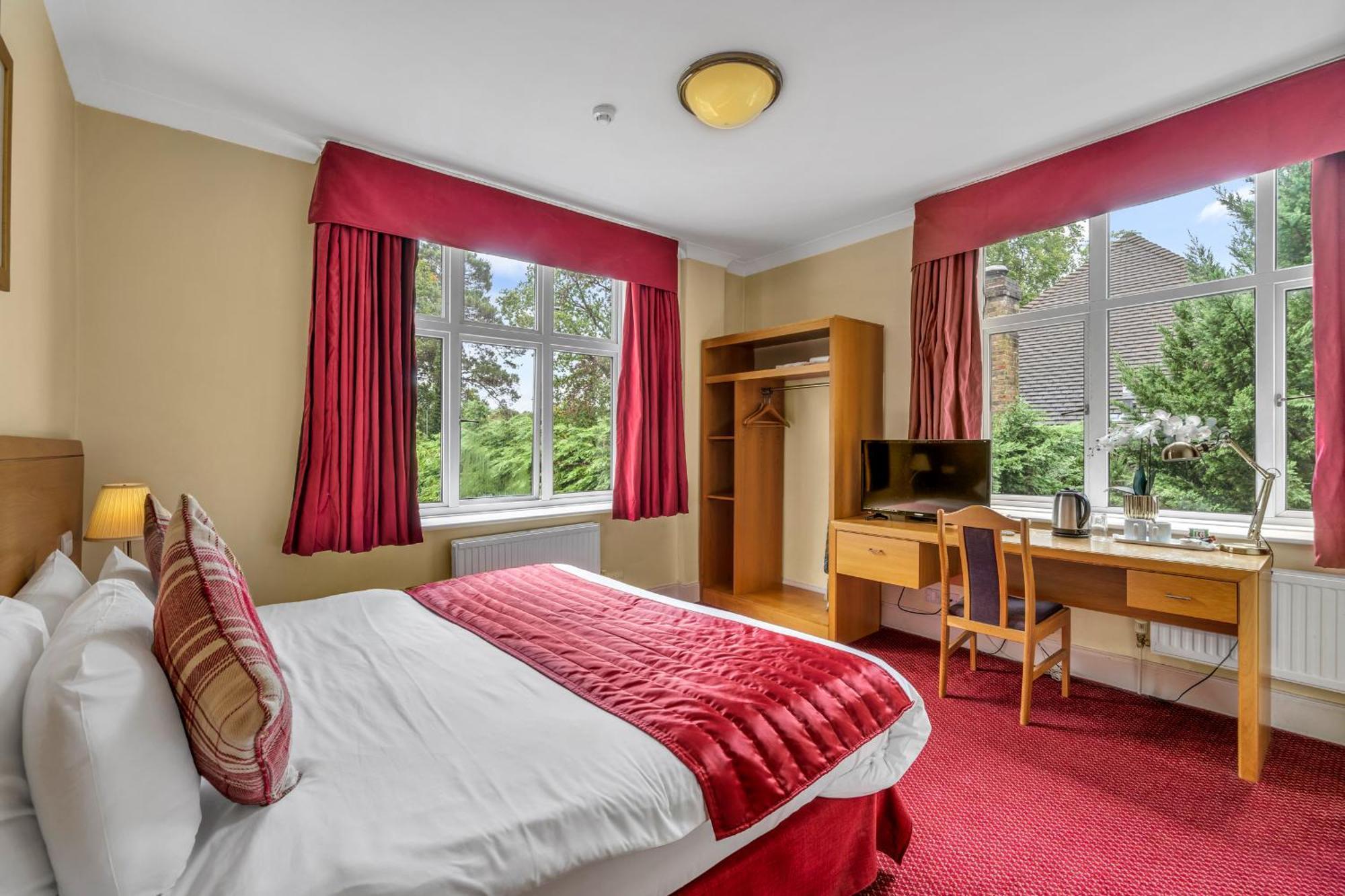Dial House Hotel Crowthorne Buitenkant foto